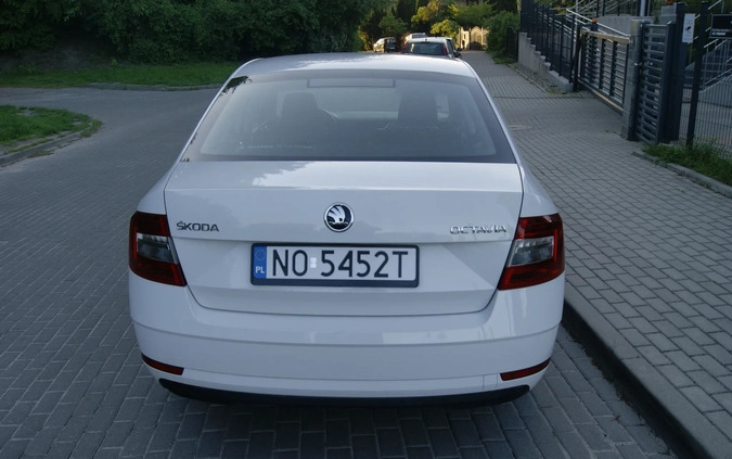 Skoda Octavia cena 41999 przebieg: 249000, rok produkcji 2019 z Gdynia małe 154